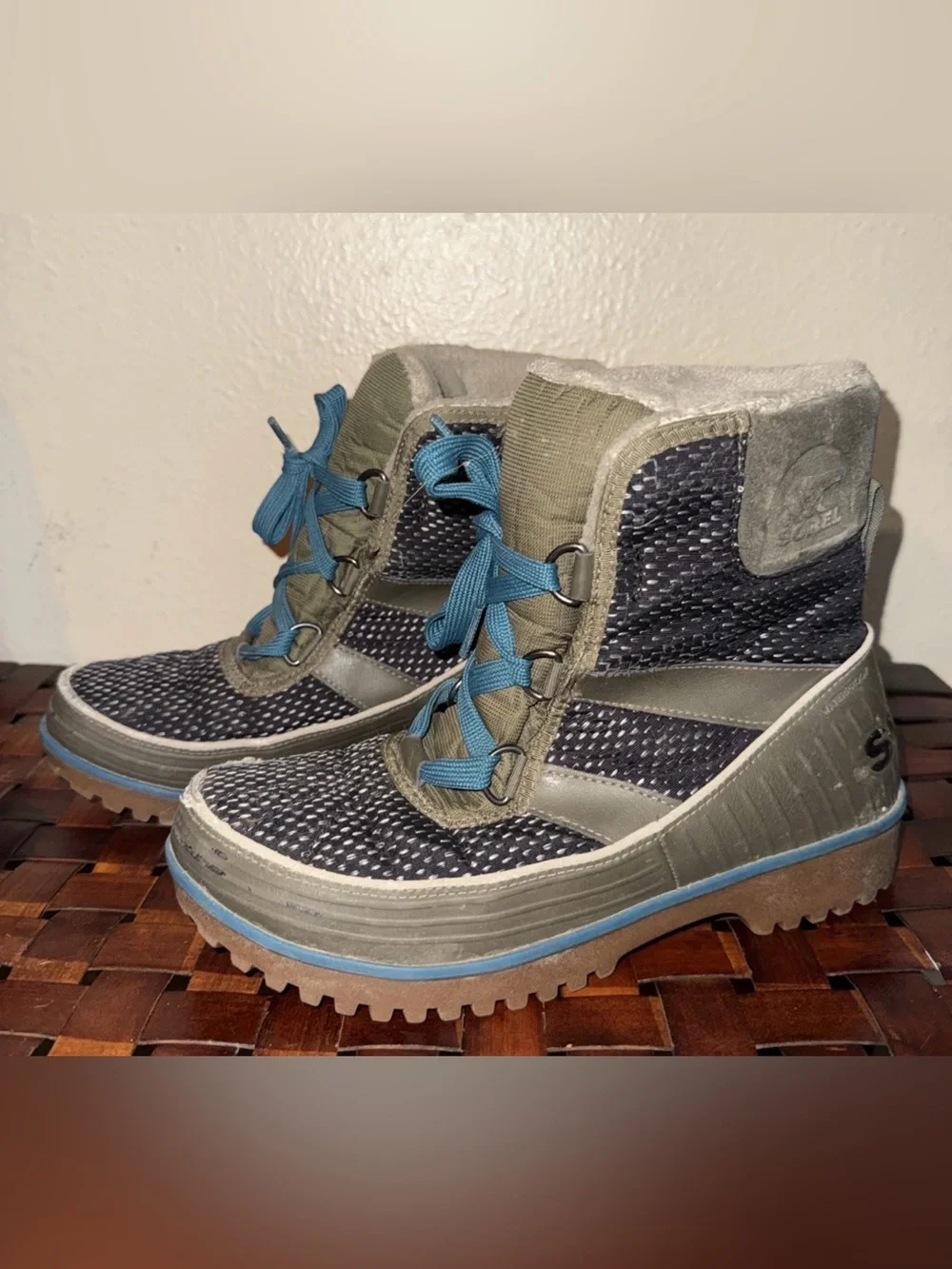 Sorel Tivoli II Women's Teal and Greige Lace-Up Winter snow Rain Boots